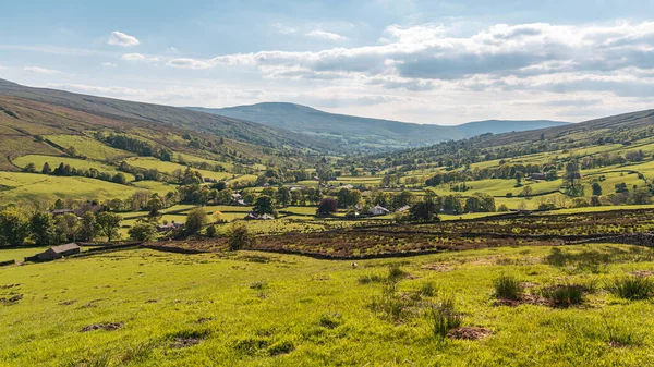 Cowgill, Cumbria, İngiltere yakınlarındaki Dent Dale 'de Yorkshire Dales manzarası