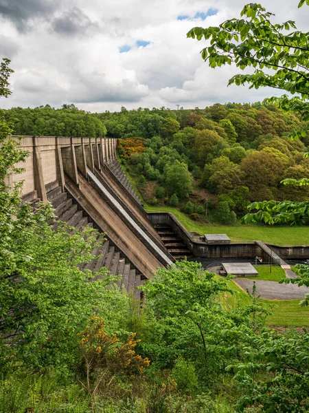 Washburn Dam Thruscross Reservoir Közelében Bolton Abbey North Yorkshire England — Stock Fotó