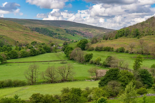 Hubberholme, Kuzey Yorkshire, İngiltere, İngiltere yakınlarındaki Yukarı Wharfedale 'de Yorkshire Dales manzarası