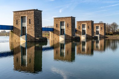 Ruhrwehr, Duisburg 'da Ruhr Nehri üzerindeki köprü, Kuzey Ren-Vestfalya, Almanya