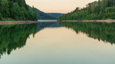 Freudenstadt, Baden-Wuerttemberg, Almanya yakınlarındaki Kara Orman 'daki Nagoldtalsperre (Nagold rezervuarı) manzarası