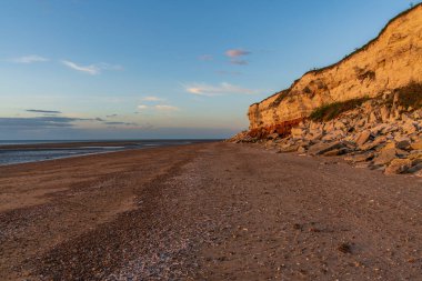 İngiltere, Norfolk 'taki Hunstanton Cliffs' de akşam ışığı.
