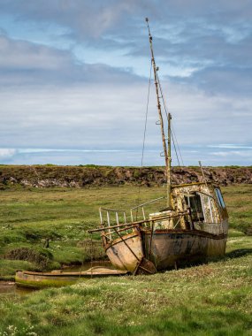 Askam-in-Furness, Cumbria, İngiltere 'de görülen bir tekne enkazı.