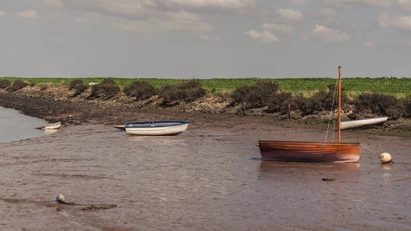 Σκάφη Στο Overy Marshes Στο Burnham Overy Staithe Norfolk Αγγλία — Φωτογραφία Αρχείου