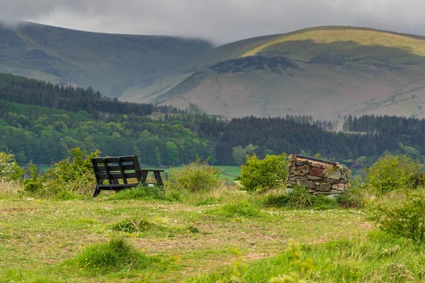 Bench Clouds Lake District Background Seen Millom Ironworks Nature Reserve — Stock Photo, Image