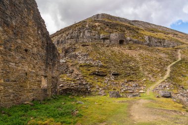 Blakethwaite Smelt Mill 'in kalıntıları Gunnerside, North Yorkshire, İngiltere yakınlarında.