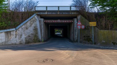 Bottrop ve Oberhausen arasındaki dairesel sınırda demiryolu köprüsü, Kuzey Ren-Vestfalya, Almanya
