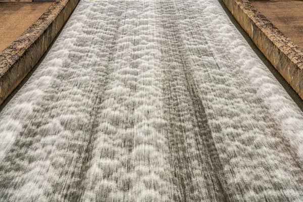 Voda Tekoucí Přehradě Přehrady — Stock fotografie