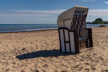 Gramkow 'da boş bir plaj sandalyesi, Mecklenburg-Batı Pomerania, Almanya