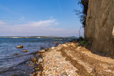 Baltık Denizi kıyıları ve Ruegen Adası yakınlarındaki Reddevitzer Hoeft kayalıkları, Mecklenburg-Batı Pomerania, Almanya