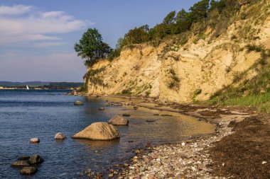 Baltık Denizi kıyıları ve Ruegen Adası yakınlarındaki Reddevitzer Hoeft kayalıkları, Mecklenburg-Batı Pomerania, Almanya