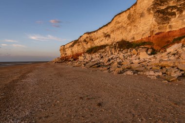 İngiltere, Norfolk 'taki Hunstanton Cliffs' de akşam ışığı.