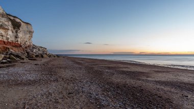 İngiltere, Norfolk 'taki Hunstanton Cliffs' de akşam ışığı.