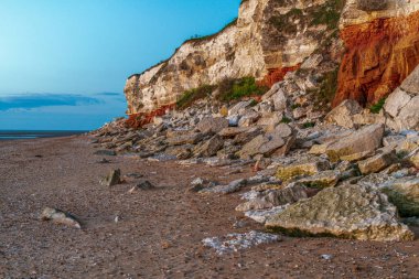 İngiltere, Norfolk 'taki Hunstanton Cliffs' de akşam ışığı.
