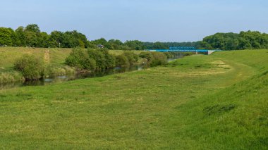 Dorsten, Kuzey Ren-Vestfalya, Almanya - 07 Mayıs 2020: Lippe Nehri üzerindeki köprü