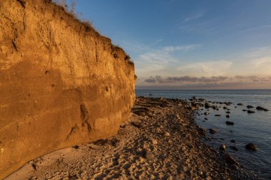 Klein Zicker, Mecklenburg-Batı Pomerania, Almanya 'da akşam ışıkları ve uçurumlar