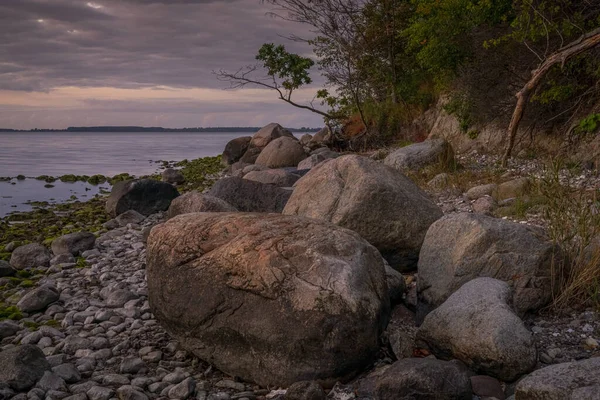 Noite Costa Jasmunder Bodden Praia Seixos Perto Lietzow Mecklemburgo Pomerânia — Fotografia de Stock