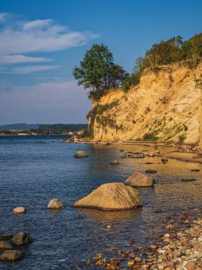 Baltık Denizi kıyıları ve Ruegen Adası yakınlarındaki Reddevitzer Hoeft kayalıkları, Mecklenburg-Batı Pomerania, Almanya