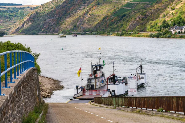 Engelsburg Rhénanie Palatinat Allemagne Août 2020 Ferry Provenance Kaub Arrivant — Photo
