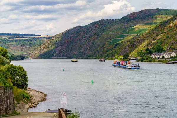 Kaub Rheinland Pfalz Duitsland Augustus 2020 Schepen Rijn Met Kaub — Stockfoto