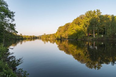 Essen, Kuzey Ren-Vestfalya, Almanya 'da Kettwig ve Werden arasında İlkbahar Ruhr Nehri' nde
