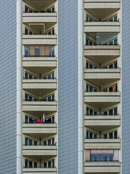 Берлін Німеччина Вересня 2021 Фасад Висотного Будинку Балконами Берлін Марзані — стокове фото