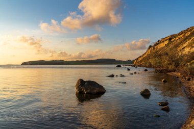 Baltık Denizi Kıyısı ve Ruegen Adası, Mecklenburg-Batı Pomerania, Almanya 'daki Klein Zicker kayalıkları