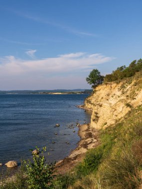 Baltık Denizi kıyıları ve Ruegen Adası yakınlarındaki Reddevitzer Hoeft kayalıkları, Mecklenburg-Batı Pomerania, Almanya