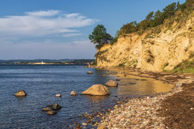 Baltık Denizi kıyıları ve Ruegen Adası yakınlarındaki Reddevitzer Hoeft kayalıkları, Mecklenburg-Batı Pomerania, Almanya