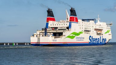 Rostock, Mecklenburg-Batı Pomerania, Almanya - 14 Haziran 2020: Trelleborg yolunda Warnemuende 'den kalkan bir Stena feribotu