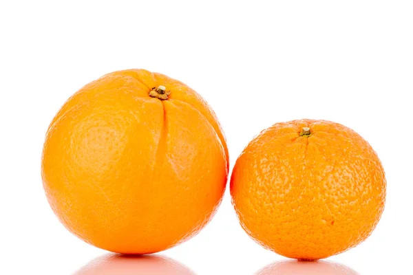 Una Jugosa Naranja Mandarina Cerca Aisladas Blanco — Foto de Stock