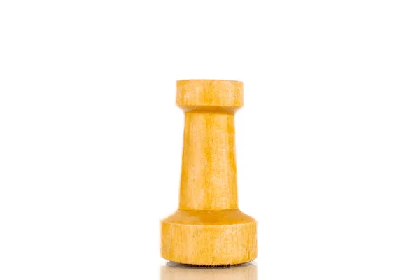 Одна Старая Деревянная Шахматная Фигура Белом Макро Изолированная Белом Фоне — стоковое фото