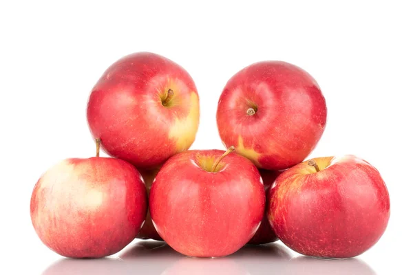 Birkaç Olgun Kırmızı Elma Makro Beyaz Arka Planda Izole Edilmiş — Stok fotoğraf