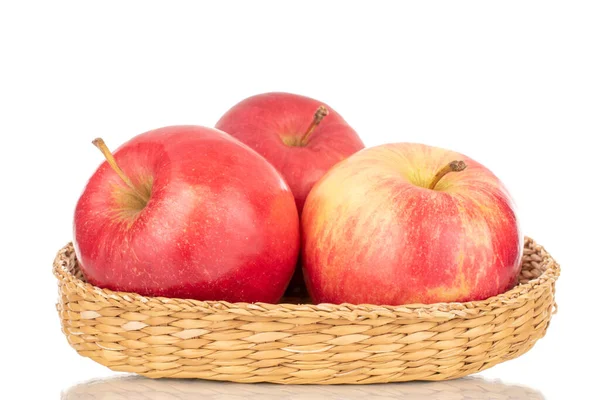 Tres Manzanas Rojas Orgánicas Dulces Plato Paja Macro Aisladas Sobre — Foto de Stock
