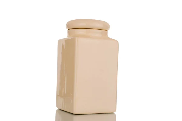 Jeden Ceramiczny Słoik Przechowywania Żywności Makro Izolowany Białym Tle — Zdjęcie stockowe