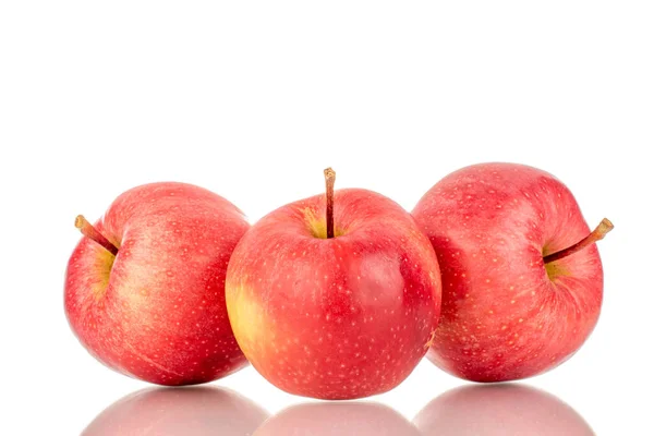 Drei Reife Rote Äpfel Makro Isoliert Auf Weißem Hintergrund — Stockfoto