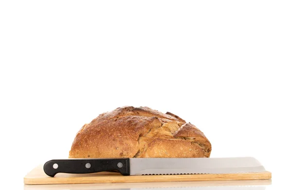 Jedna Polovina Pohankového Voňavého Chleba Kovovým Nožem Dřevěné Řezací Desce — Stock fotografie