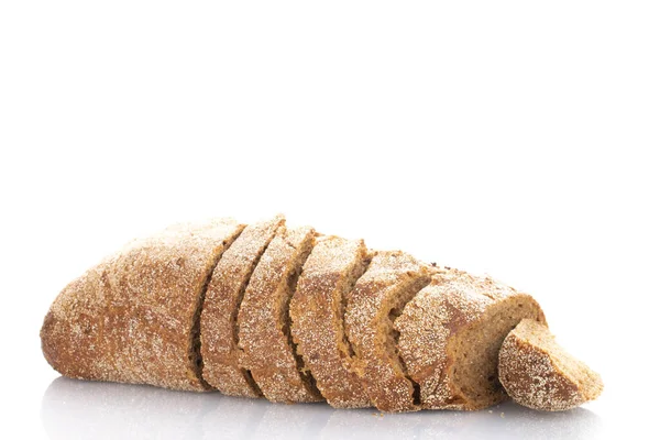 Одна Буханка Нарезанного Ароматизированного Гречишного Хлеба Крупным Планом Изолированного Белом — стоковое фото