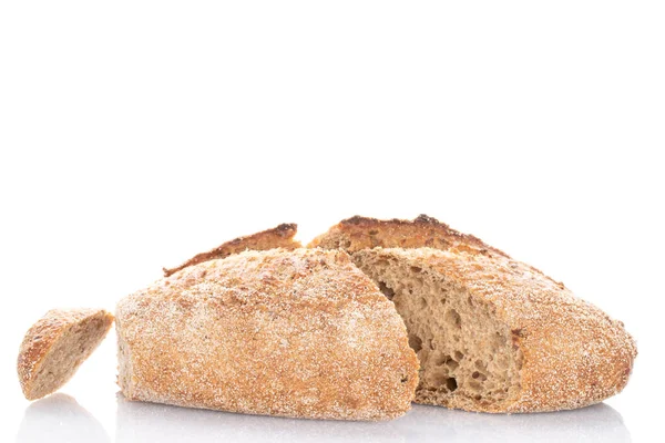 Dvě Půlky Bochníku Chleba Zblízka Izolované Bílém — Stock fotografie
