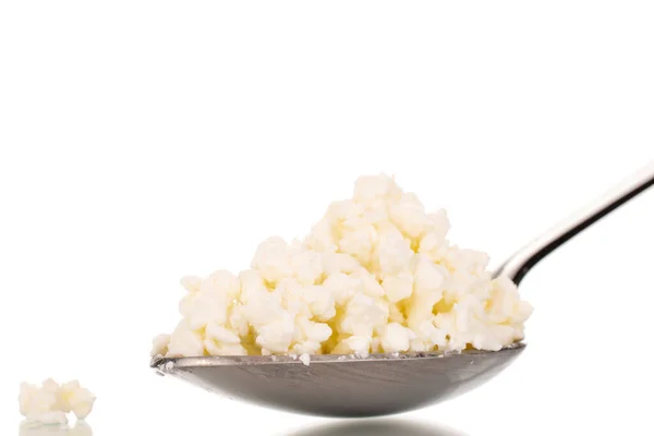 Fragrante Saporita Ricotta Con Cucchiaio Metallo Macro Isolata Fondo Bianco — Foto Stock