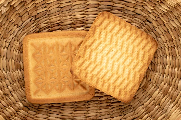 Zwei Zuckerkekse Auf Einer Strohmatte Makro Draufsicht — Stockfoto