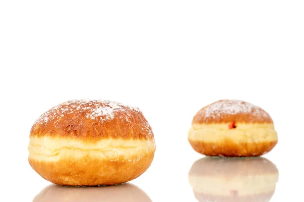 Twee Zoete Donuts Gevuld Met Jam Macro Geïsoleerd Een Witte — Stockfoto
