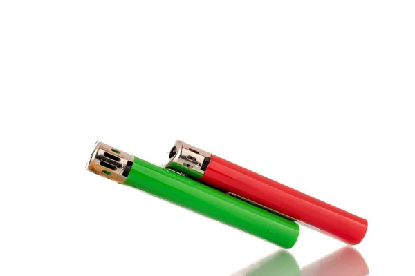 Dwie Kolorowe Zapalniczki Makro Izolowane Białym Tle — Zdjęcie stockowe