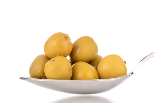 Diverse Olive Verdi Snocciolate Cucchiaio Metallo Macro Isolate Bianco — Foto Stock