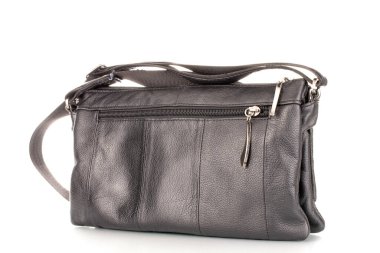 Yapay deriden yapılmış bir çanta, yakın plan, beyaz arka planda izole edilmiş..