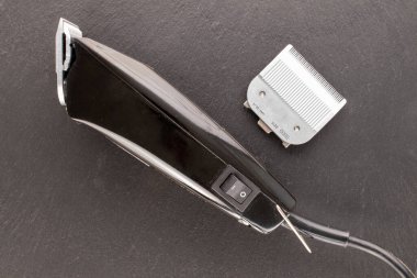 Jüt kumaş, makro, üst görünüm üzerine bir elektrikli makas..