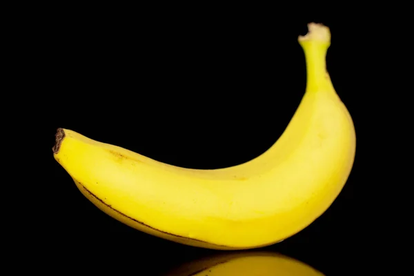 Jeden Dojrzały Organiczny Banan Makro Izolowany Czarnym Tle — Zdjęcie stockowe