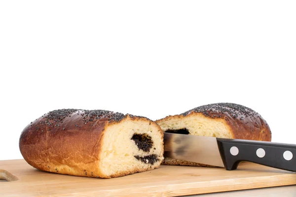 Two Halves Delicious Homemade Poppy Seed Roll Knife Bamboo Cutting — 스톡 사진