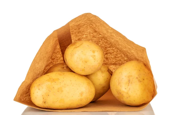 Varias Patatas Orgánicas Crudas Con Una Bolsa Papel Cerca Aisladas —  Fotos de Stock