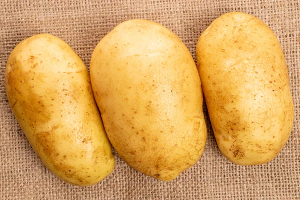 Three Fresh Peeled Organic Juicy Potatoes Background Jute Fabric Top — Stock Photo, Image